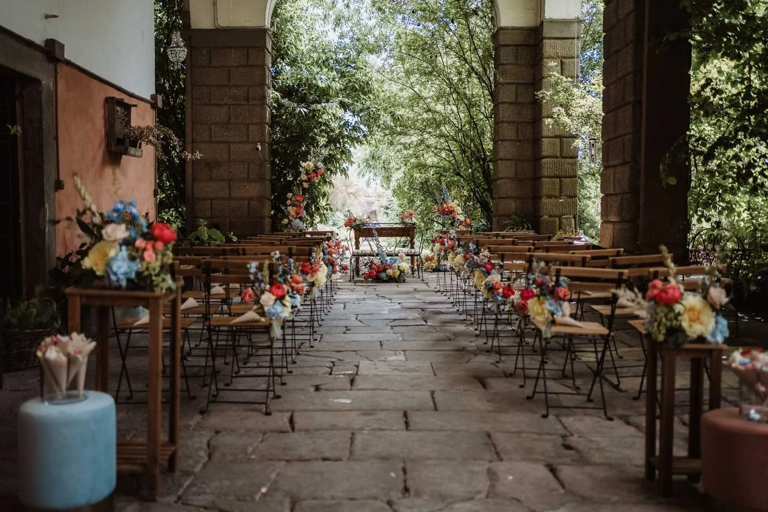 Ricevimento sotto il portico del castello